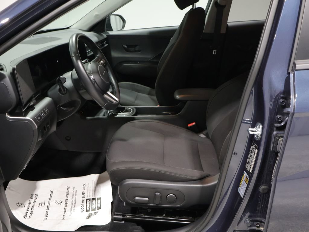 Used 2025 Hyundai Kona SEL image 10
