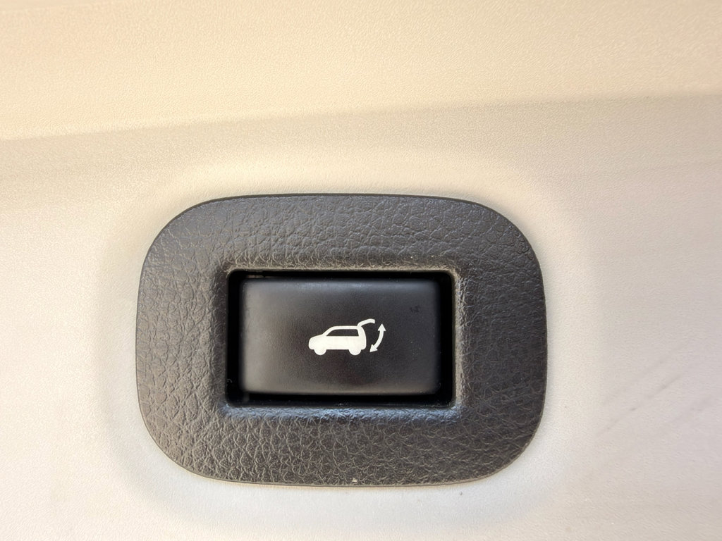 Used 2018 Nissan Rogue SV w/ Premium Package image 24