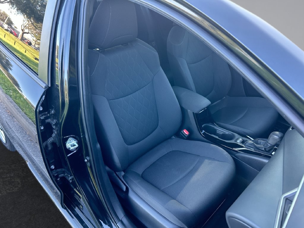 Used 2022 Toyota Corolla LE FWD image 29