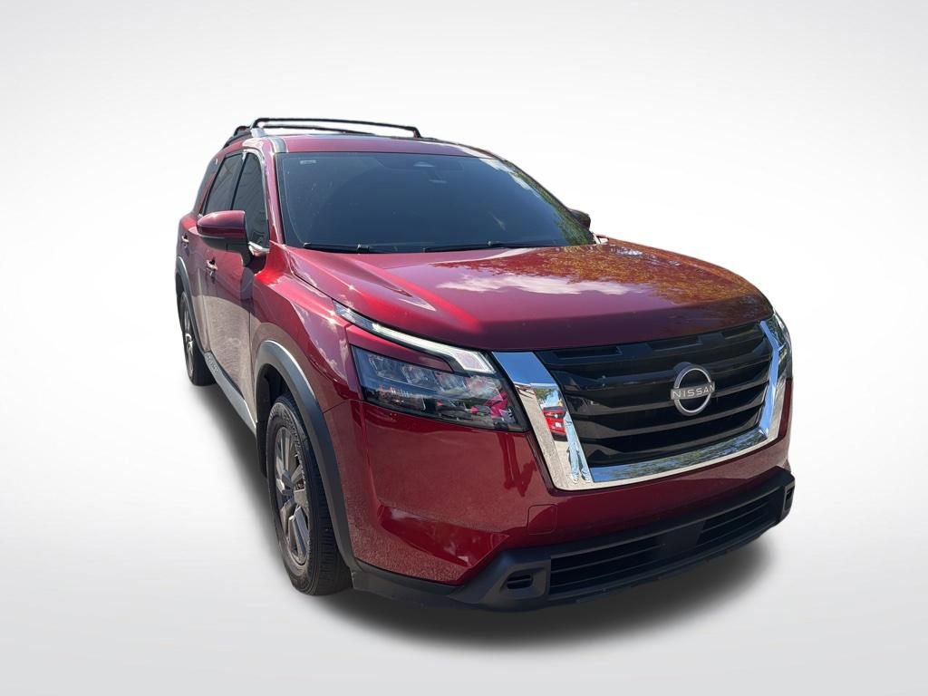 Used 2024 Nissan Pathfinder SV w/ SV Premium Package FWD image 2