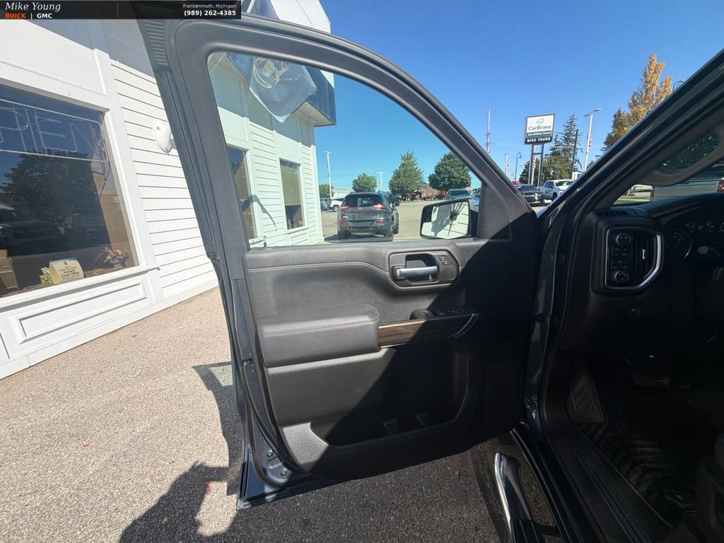 Used 2022 Chevrolet Silverado 1500 LT AWD/4WD image 11