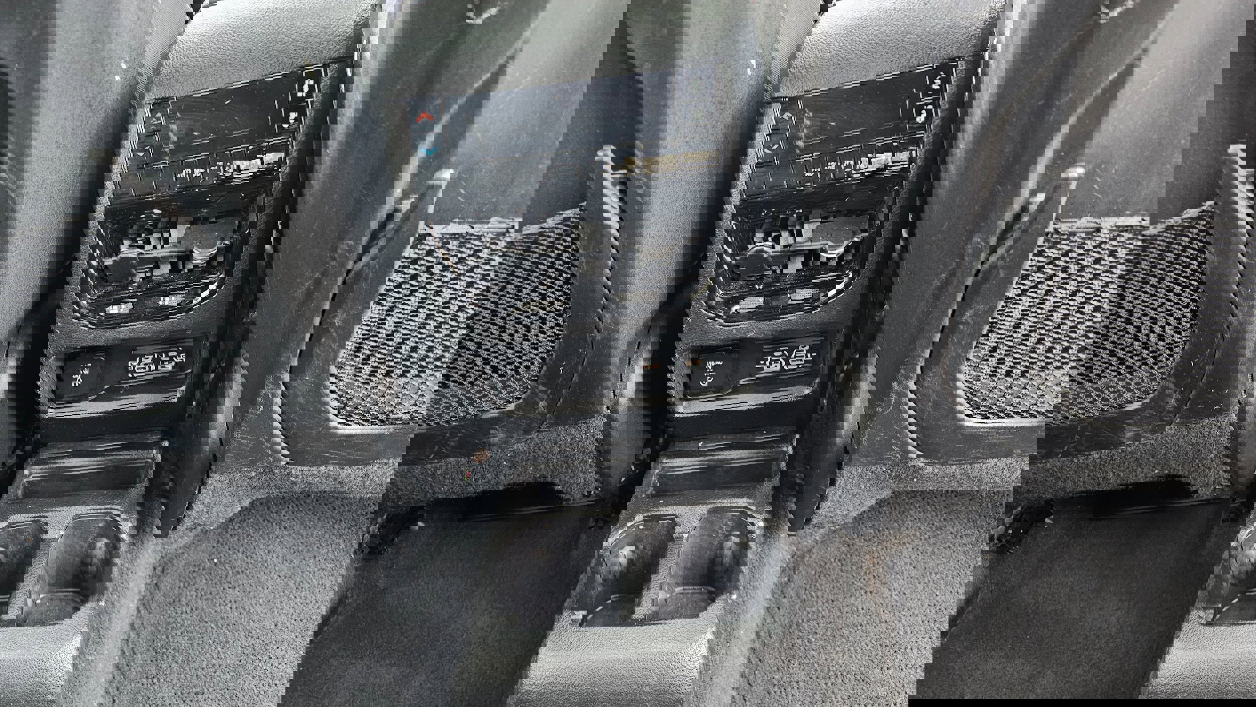 Used 2023 Jeep Grand Cherokee L Laredo image 17