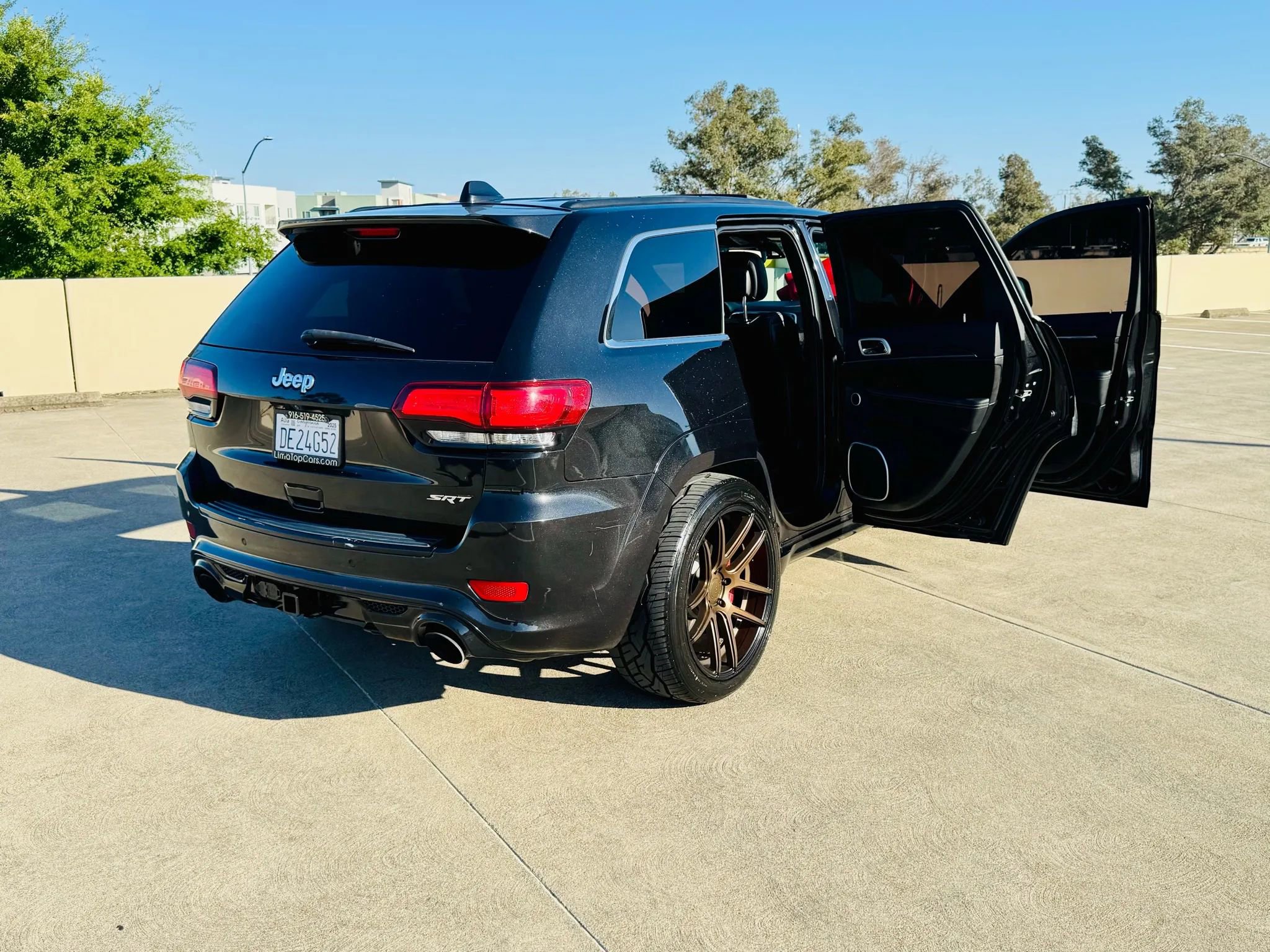 Used 2014 Jeep Grand Cherokee SRT8 w/ Luxury Group II AWD/4WD image 66