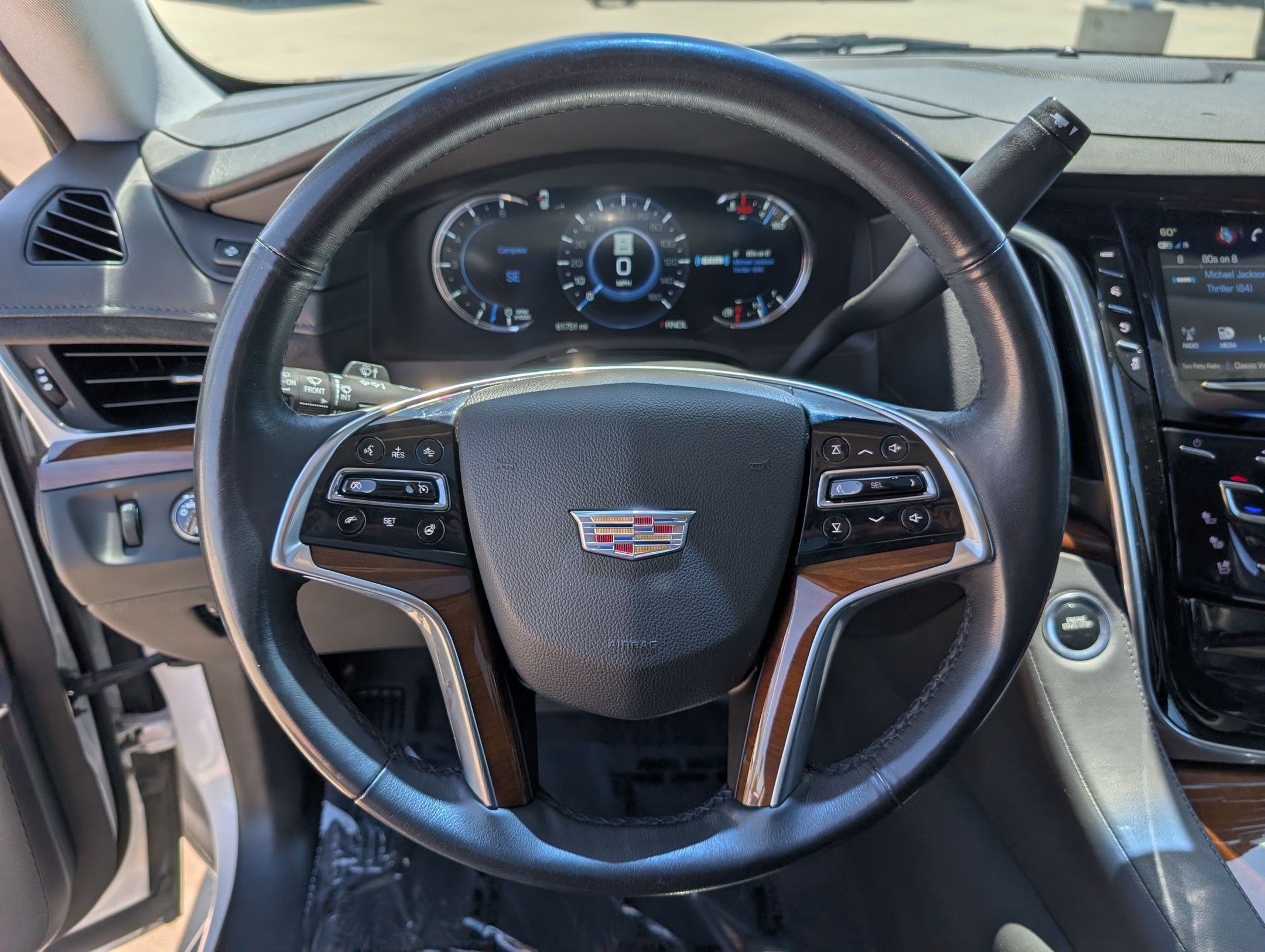 Used 2020 Cadillac Escalade Premium Luxury AWD/4WD image 16