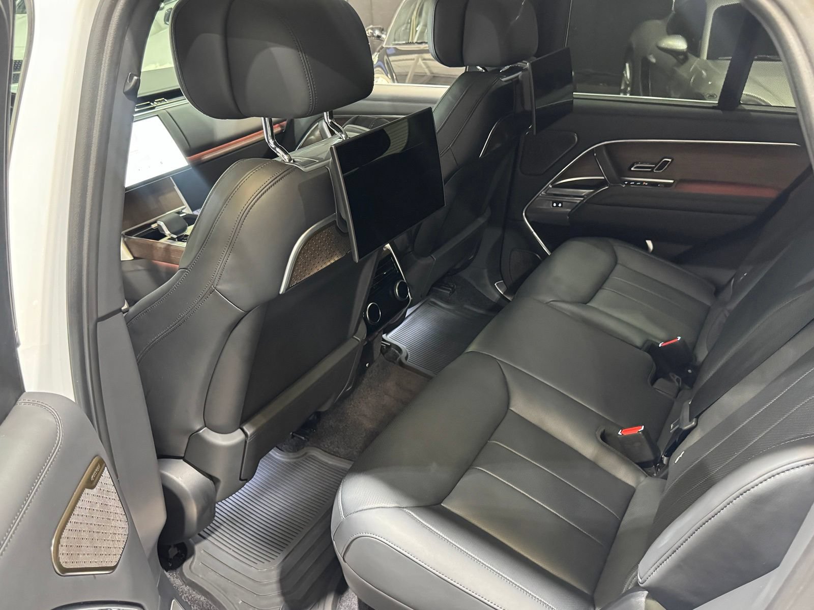 Used 2025 Land Rover Range Rover Autobiography AWD/4WD image 21