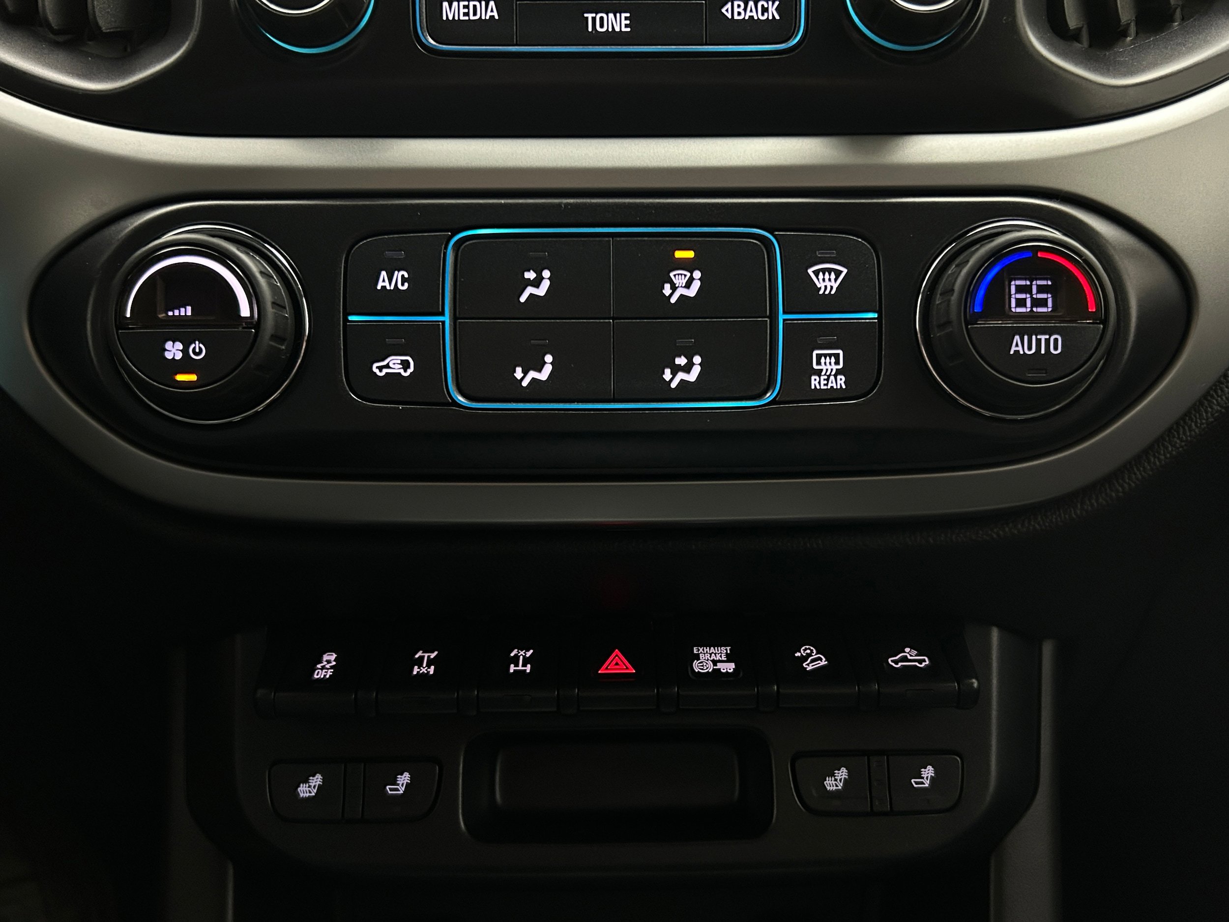 Used 2018 Chevrolet Colorado ZR2 AWD/4WD image 9