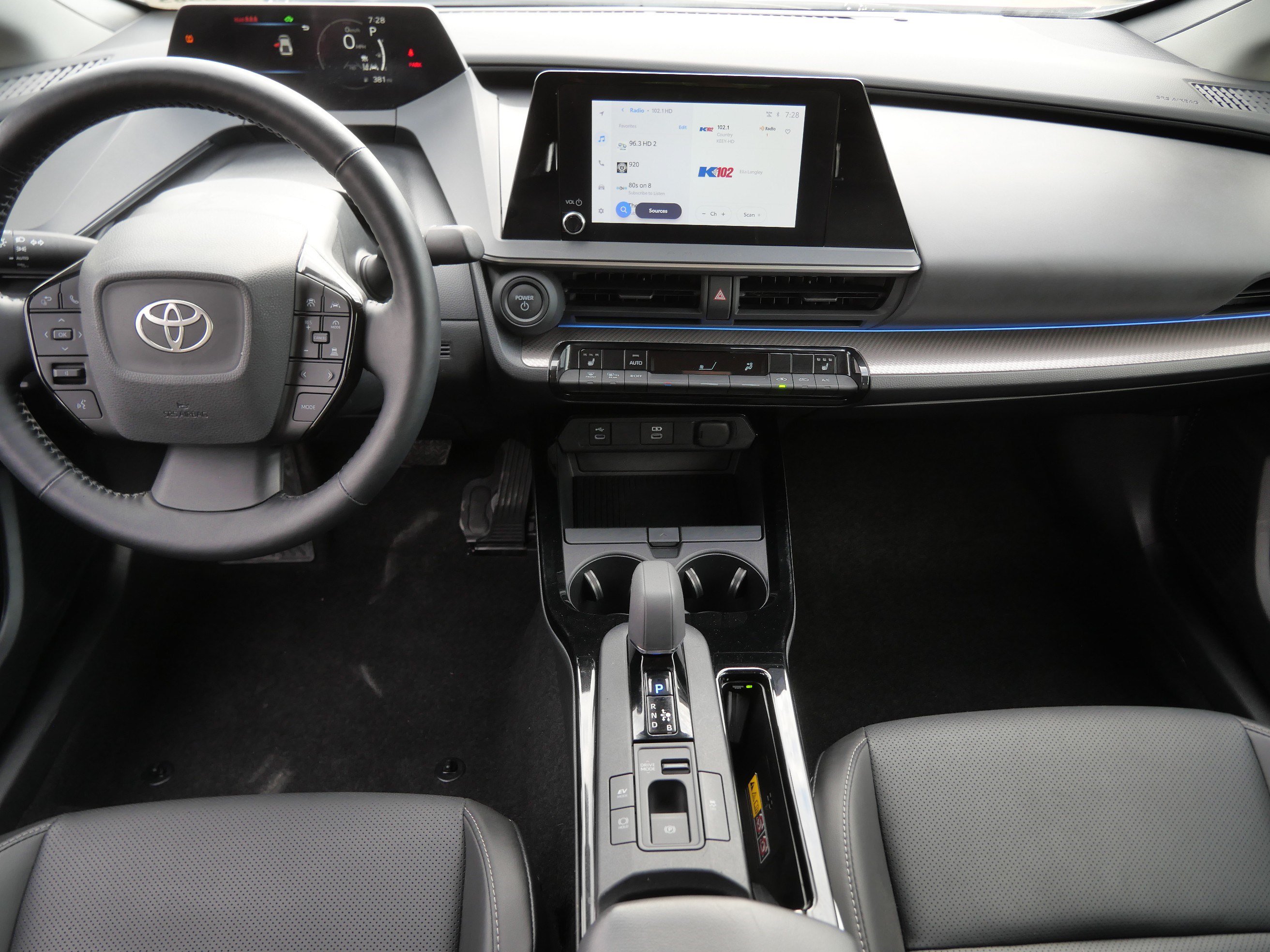 Certified 2025 Toyota Prius XLE FWD image 11