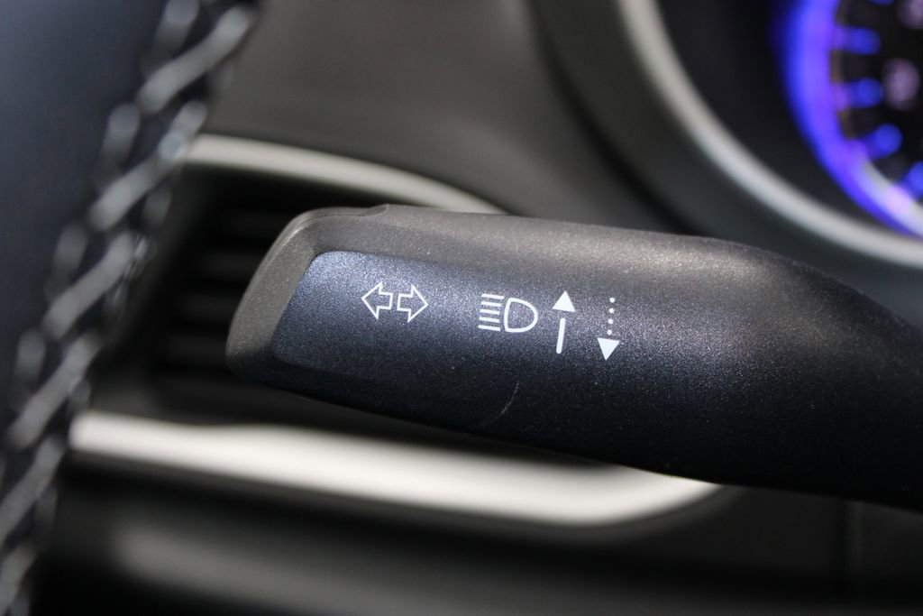 Used 2025 Chrysler Pacifica Select image 24