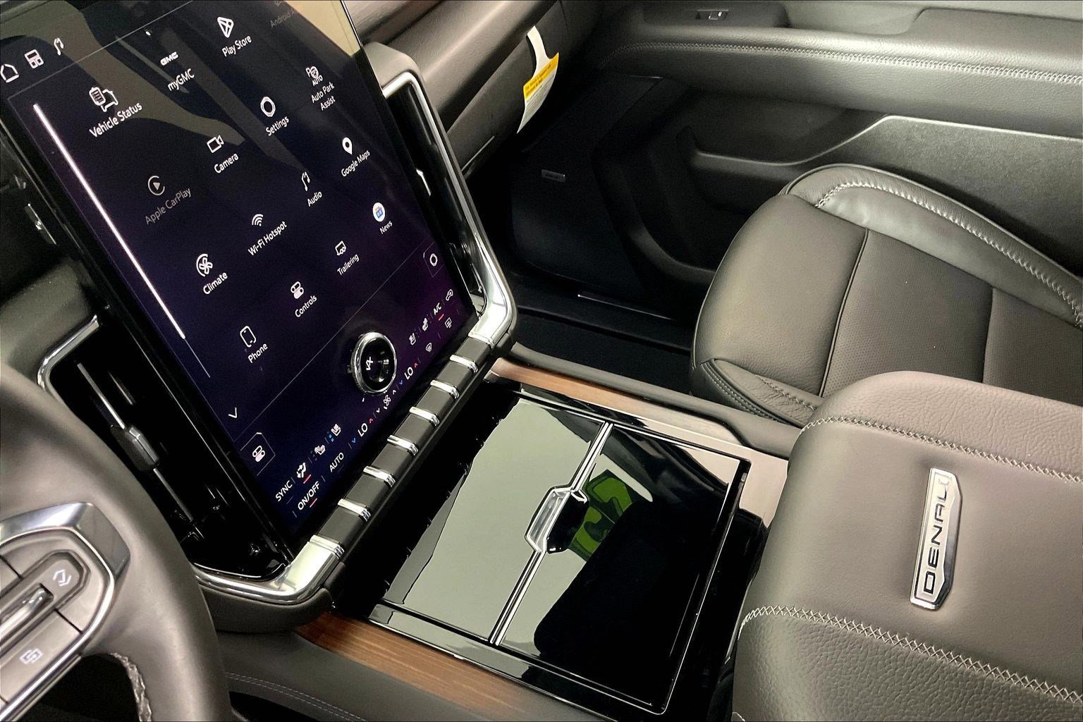 Used 2025 GMC Yukon XL Denali image 18