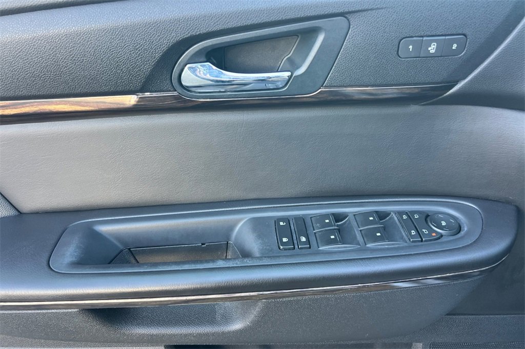 Used 2016 GMC Acadia Denali image 11