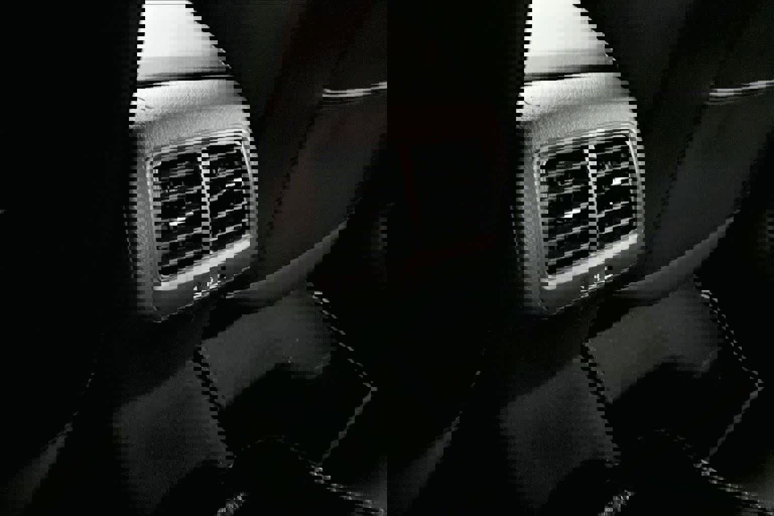 Used 2017 Volkswagen Golf R 4-Door image 35