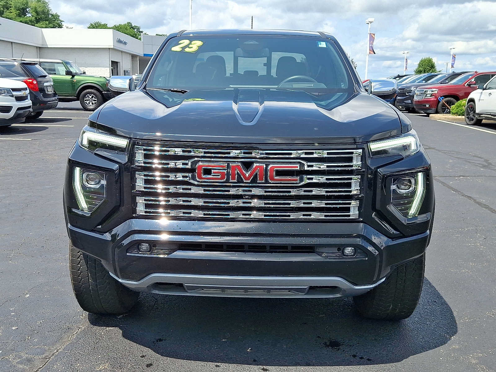 Used 2023 GMC Canyon Denali AWD/4WD image 2