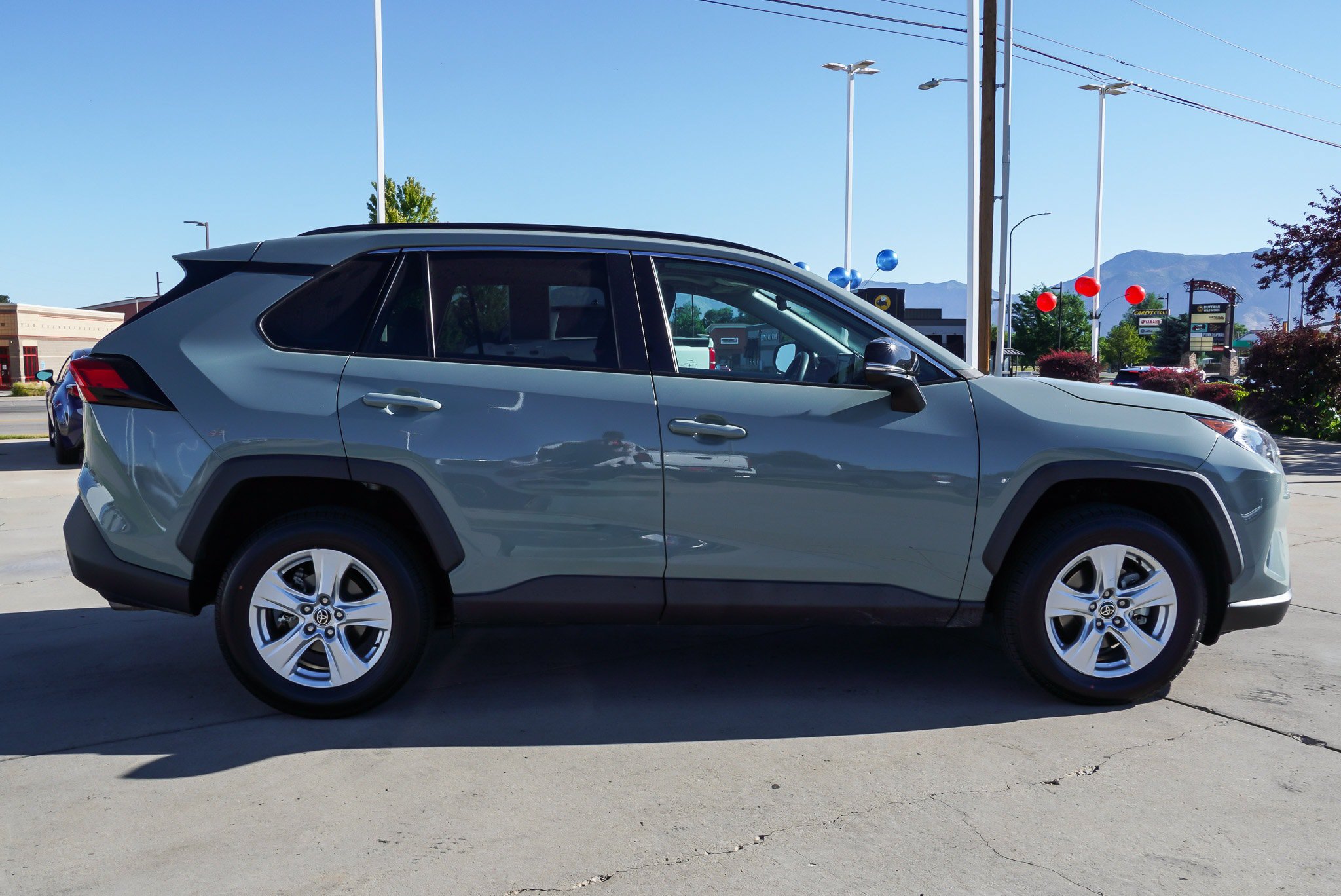 Certified 2021 Toyota RAV4 XLE w/ Convenience Package FWD image 9