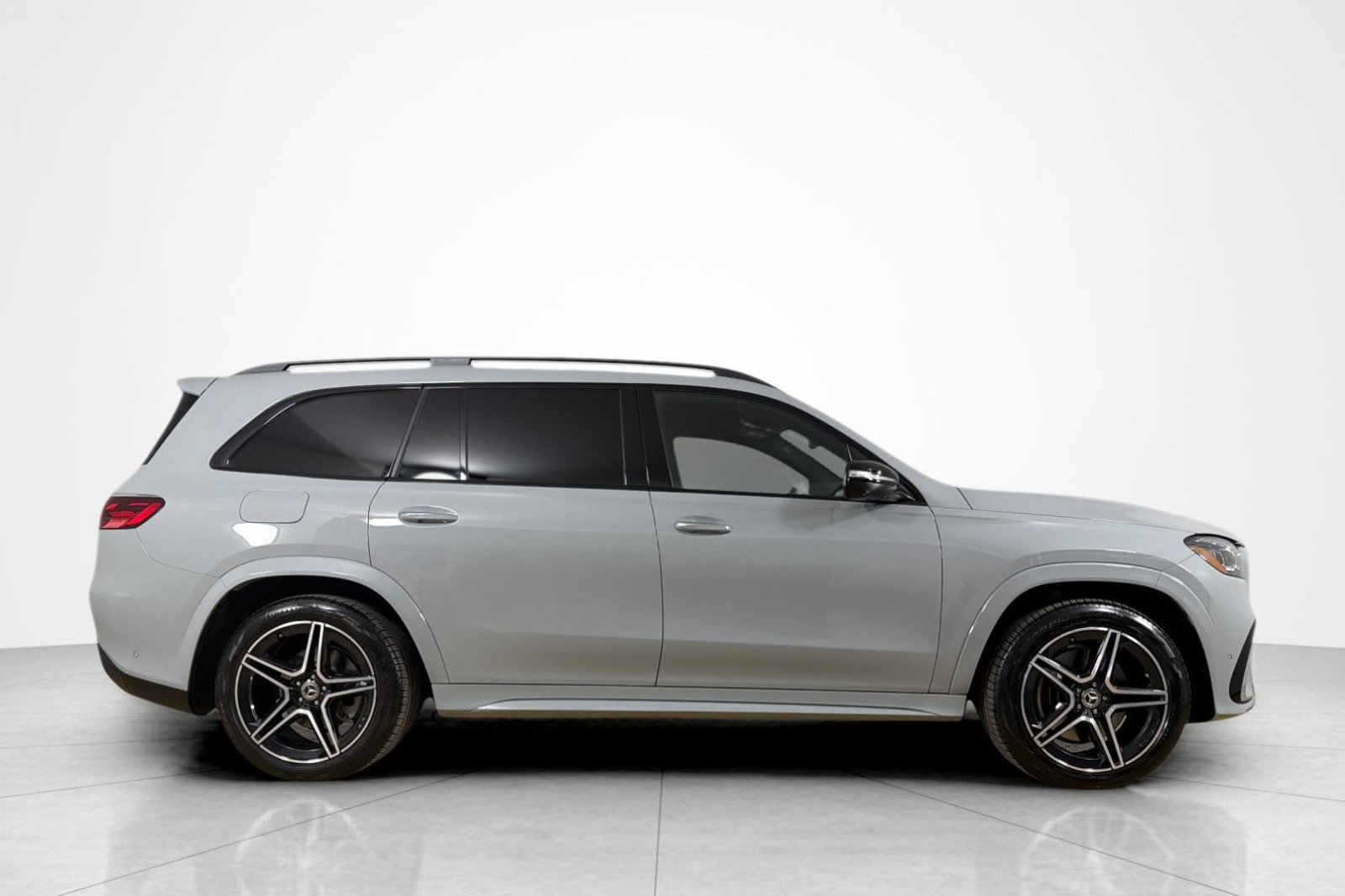 Used 2024 Mercedes-Benz GLS 450 4MATIC image 6