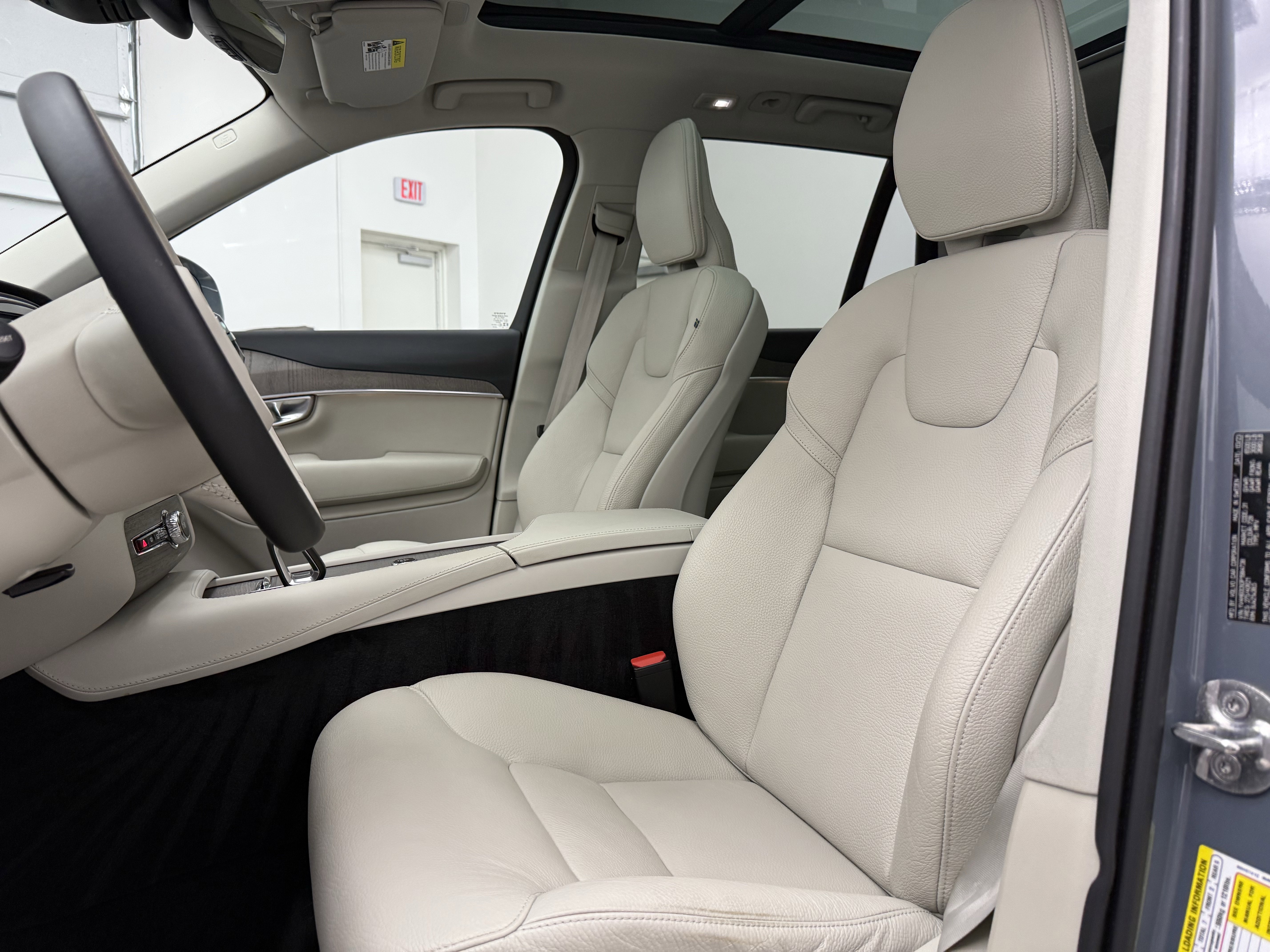 Used 2023 Volvo XC90 T8 Plus w/ Protection Package Premier AWD/4WD image 12