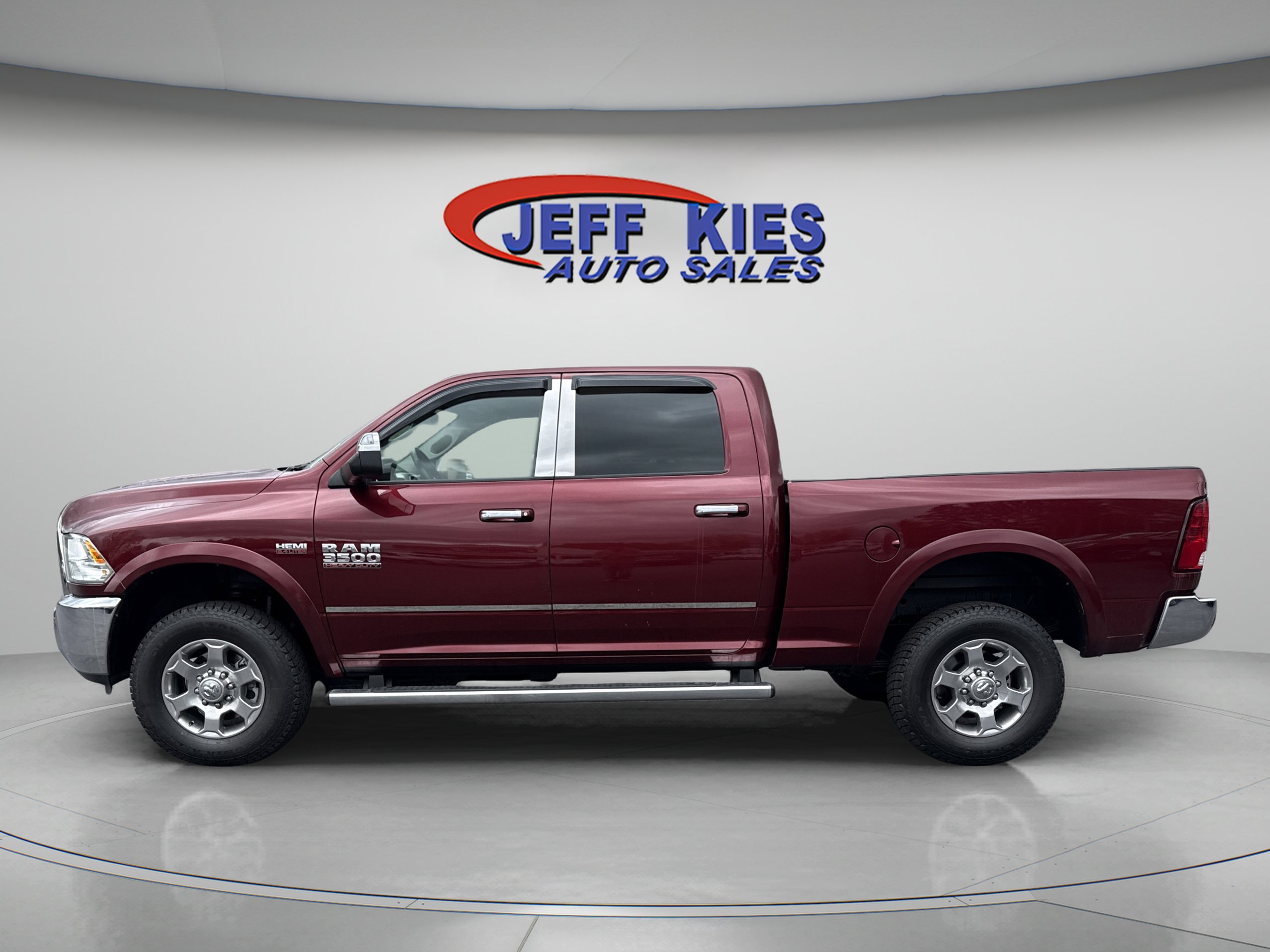 Used 2018 RAM 3500 SLT w/ Luxury Group AWD/4WD image 8