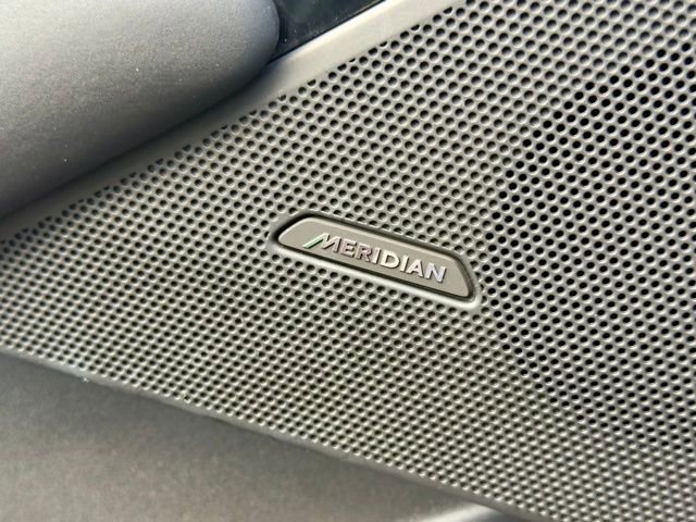 Used 2024 Land Rover Range Rover Velar Dynamic SE image 6