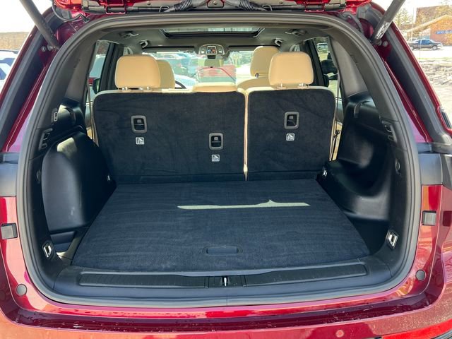 Used 2024 Jeep Grand Cherokee Limited w/ Luxury Tech Group II image 41