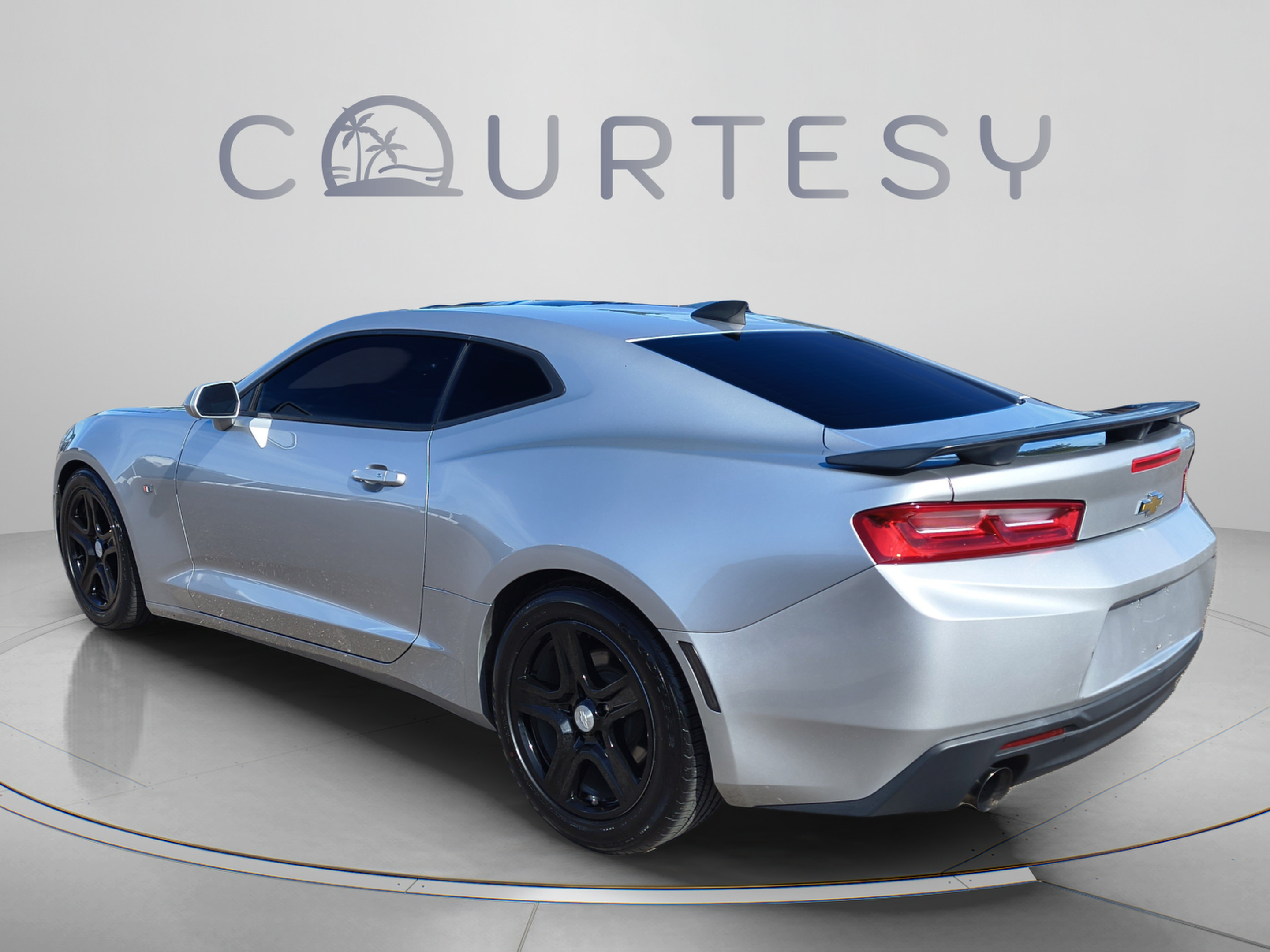 Used 2018 Chevrolet Camaro LT RWD image 5