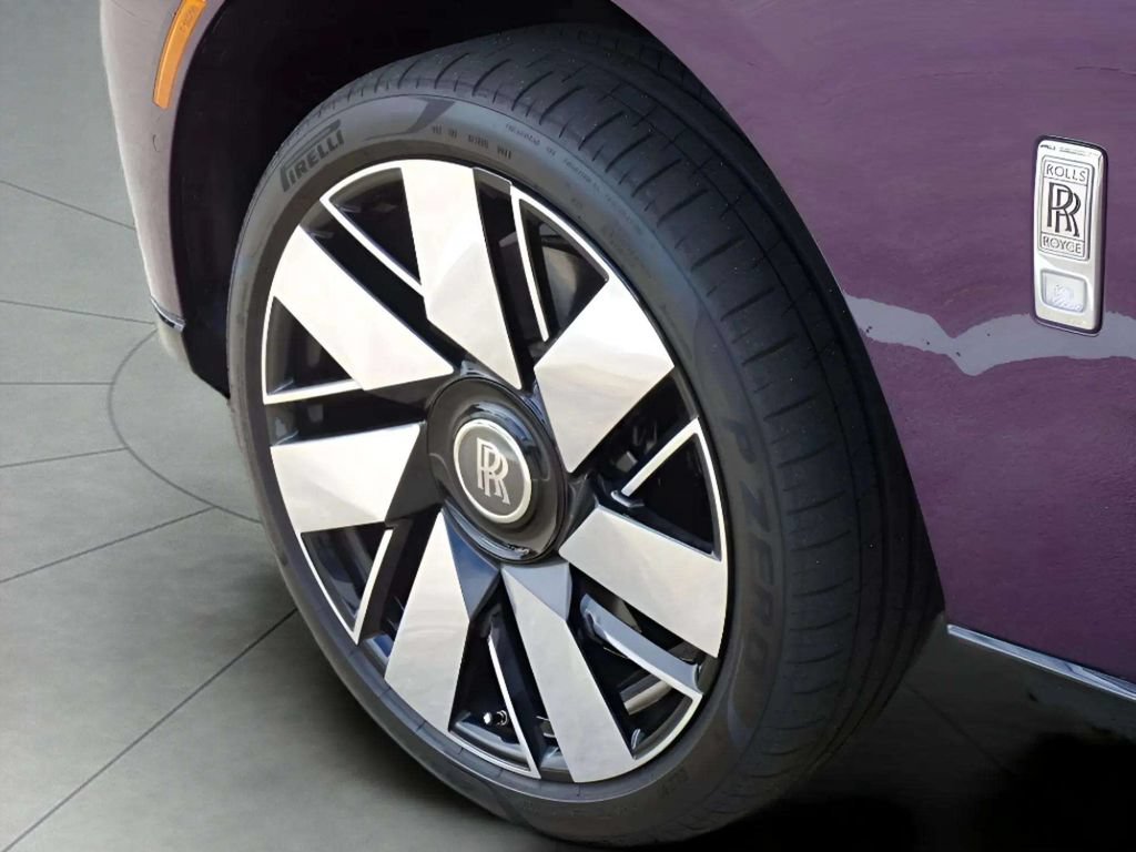 Certified 2025 Rolls-Royce Cullinan AWD/4WD image 24