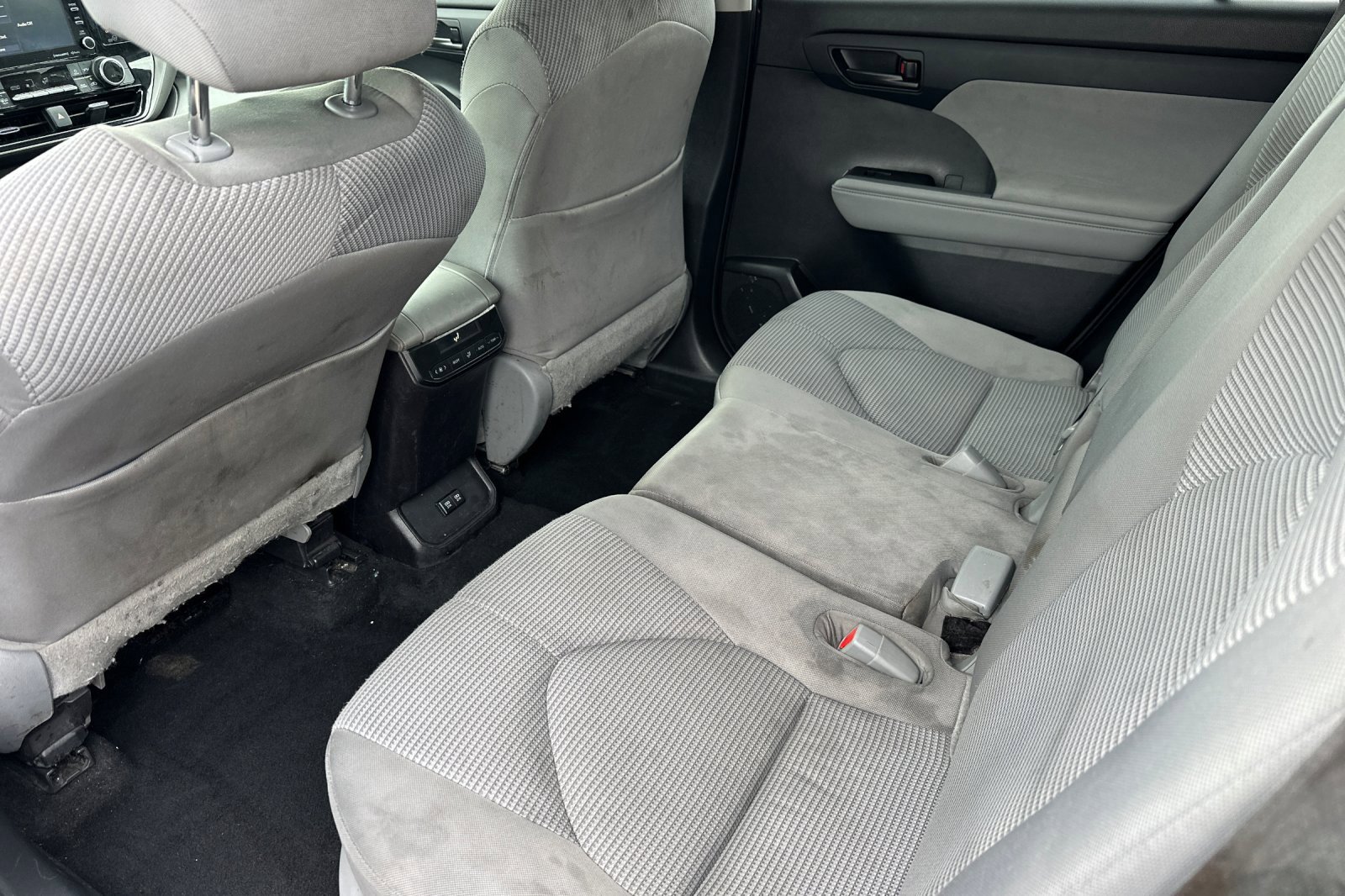 Used 2021 Toyota Highlander LE image 14