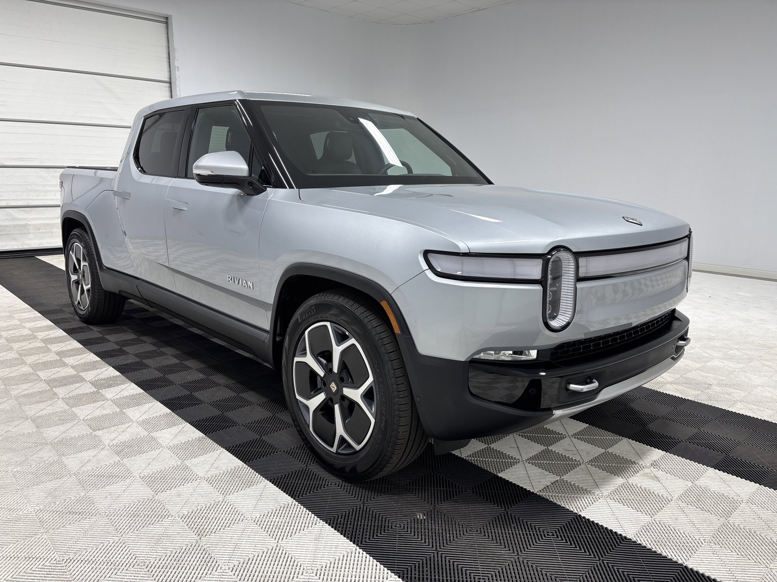Used 2024 Rivian R1T Adventure AWD/4WD image 7