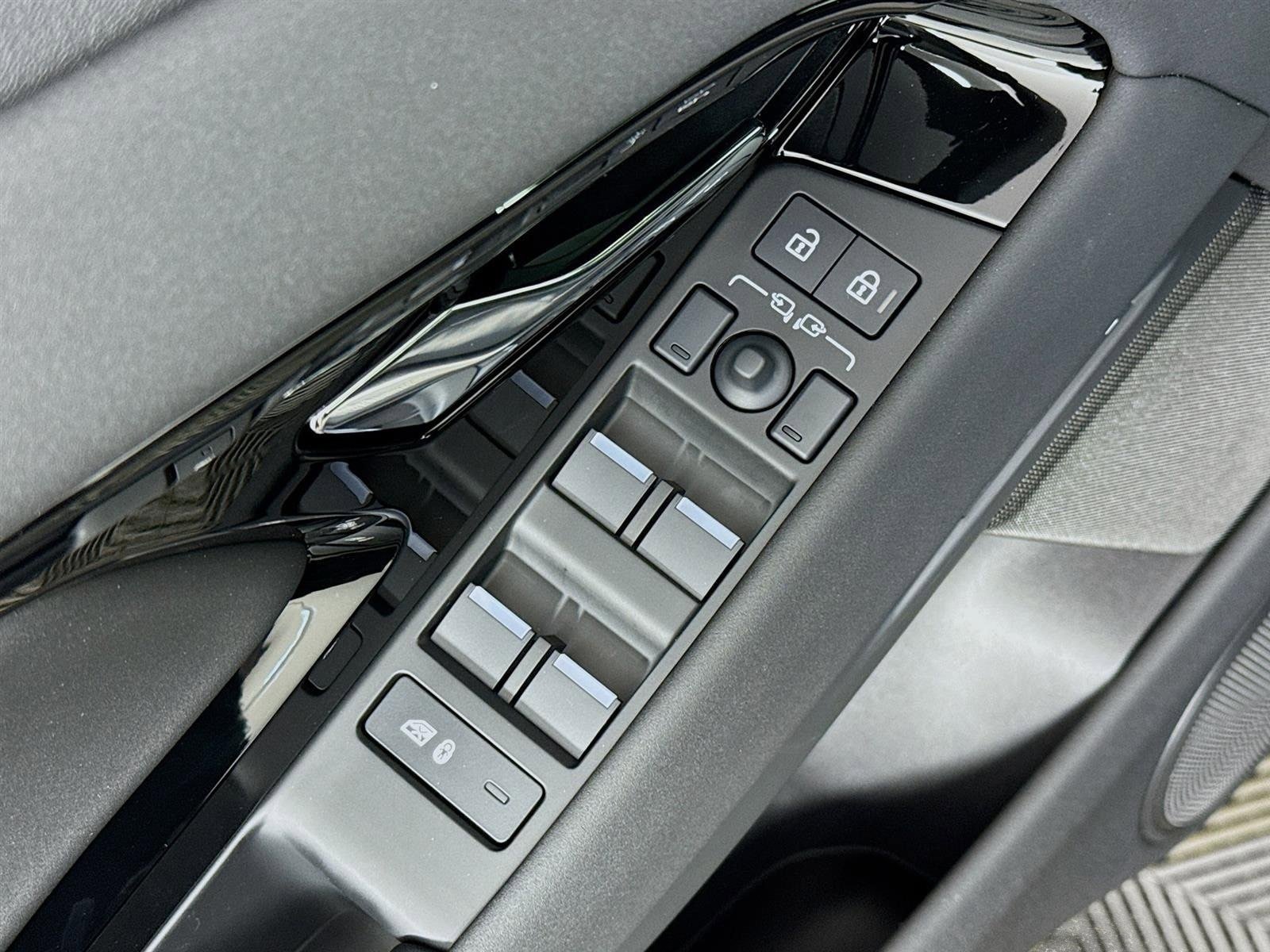 New 2026 Land Rover Range Rover Evoque S AWD/4WD image 20