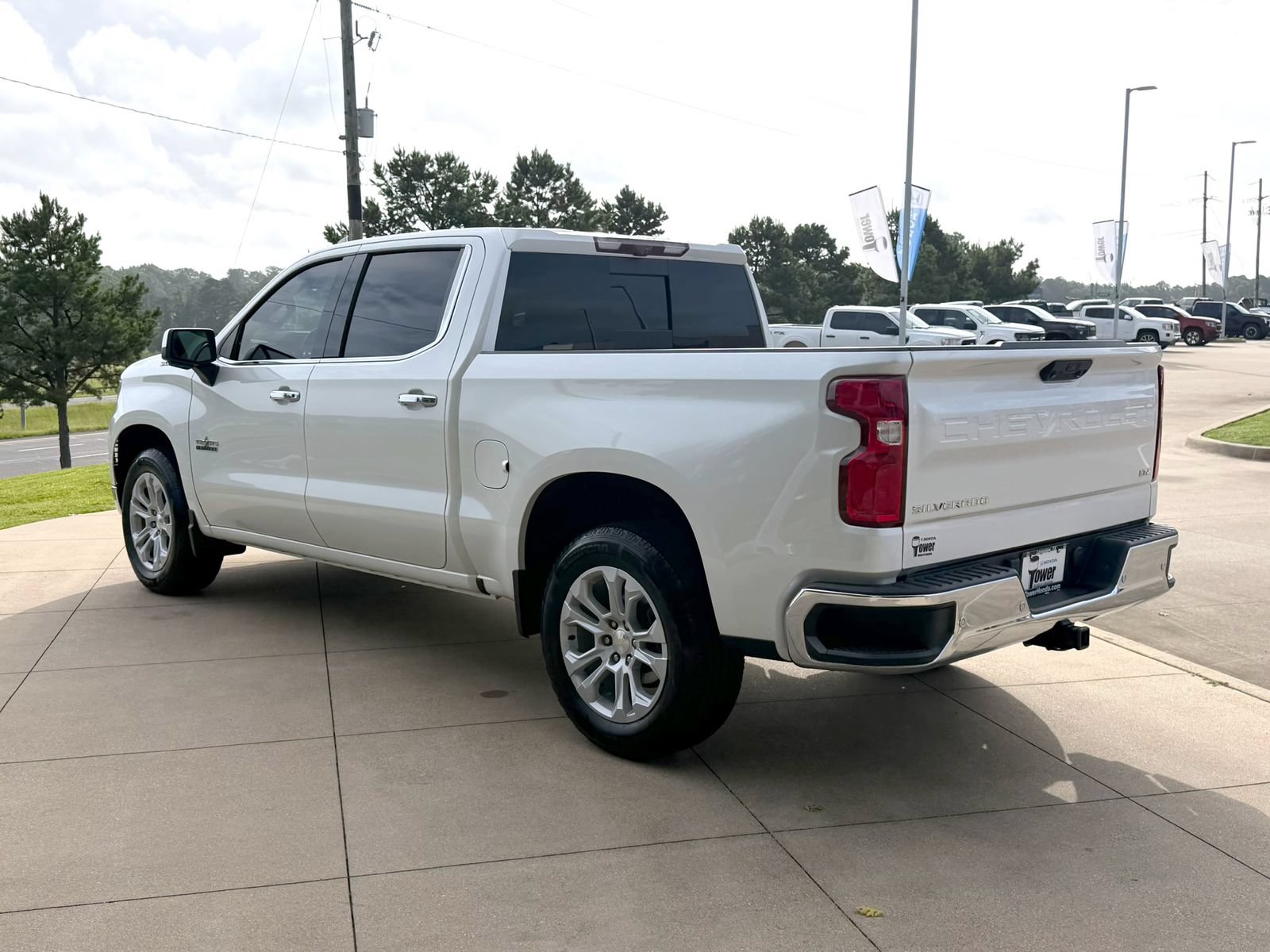 Used 2022 Chevrolet Silverado 1500 LTZ w/ Technology Package RWD image 4