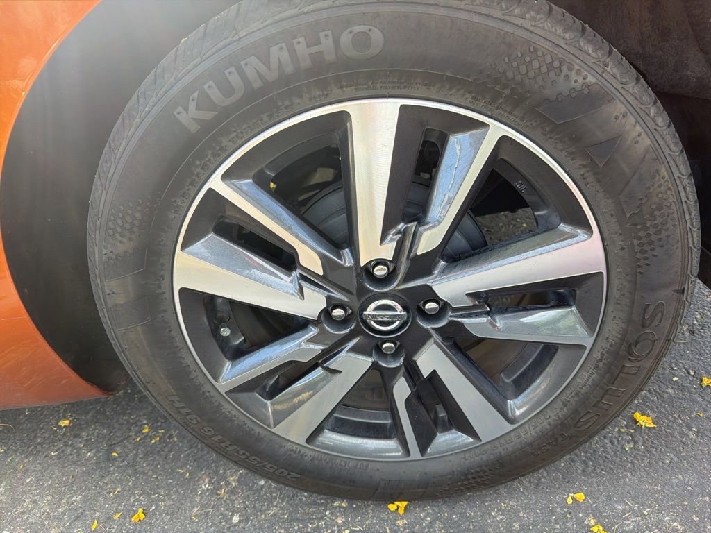 Certified 2020 Nissan Versa SV image 7
