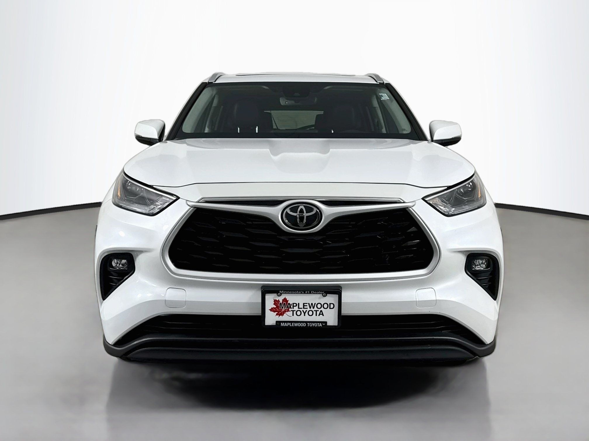 Used 2023 Toyota Highlander XLE AWD/4WD image 2
