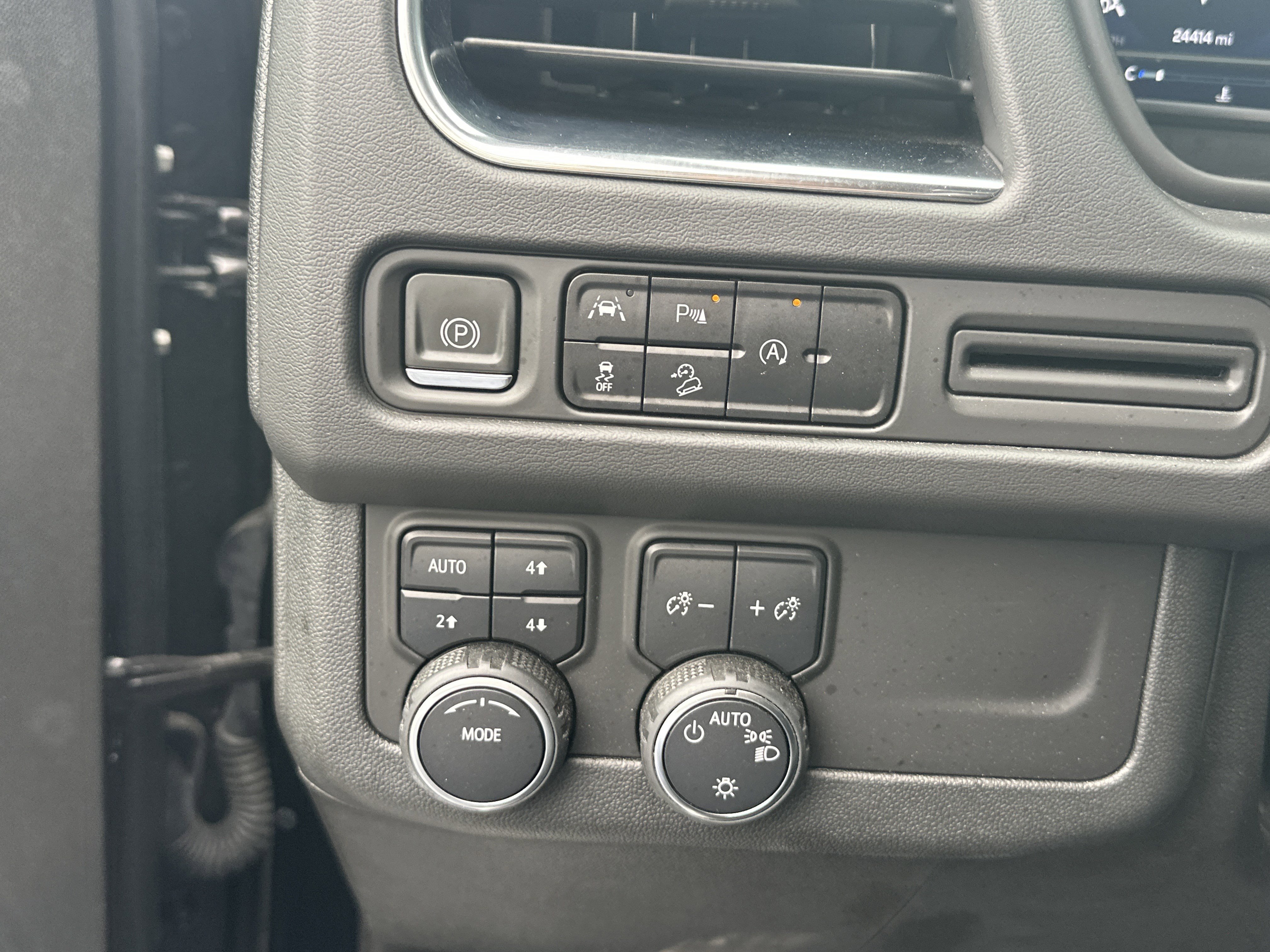Used 2023 Chevrolet Tahoe Premier AWD/4WD image 24