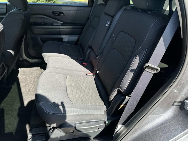 Used 2024 Nissan Pathfinder SV AWD/4WD image 11
