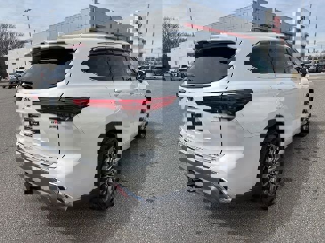 Used 2021 Toyota Highlander Platinum image 12