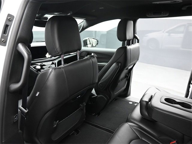 New 2026 Chrysler Pacifica Select image 17