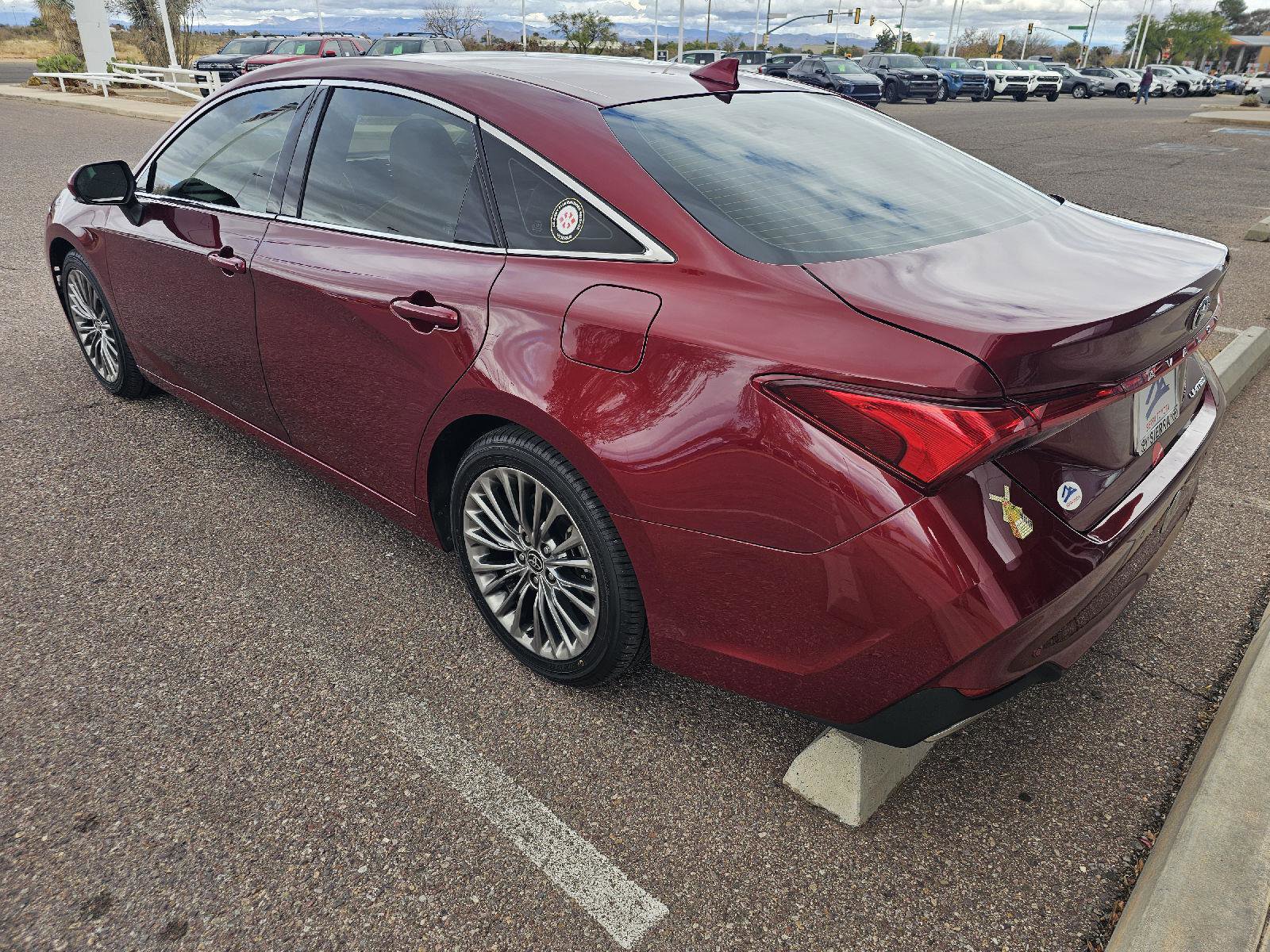 Used 2022 Toyota Avalon Limited image 3