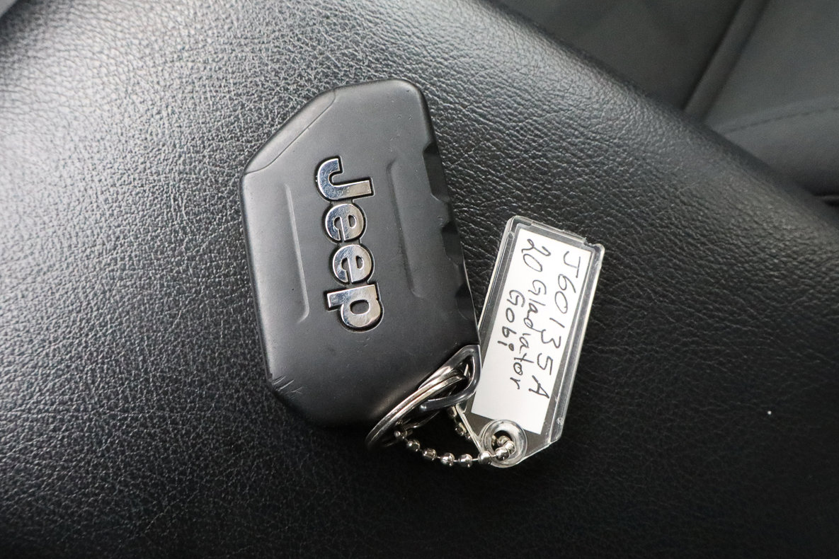 Used 2020 Jeep Gladiator Sport image 33