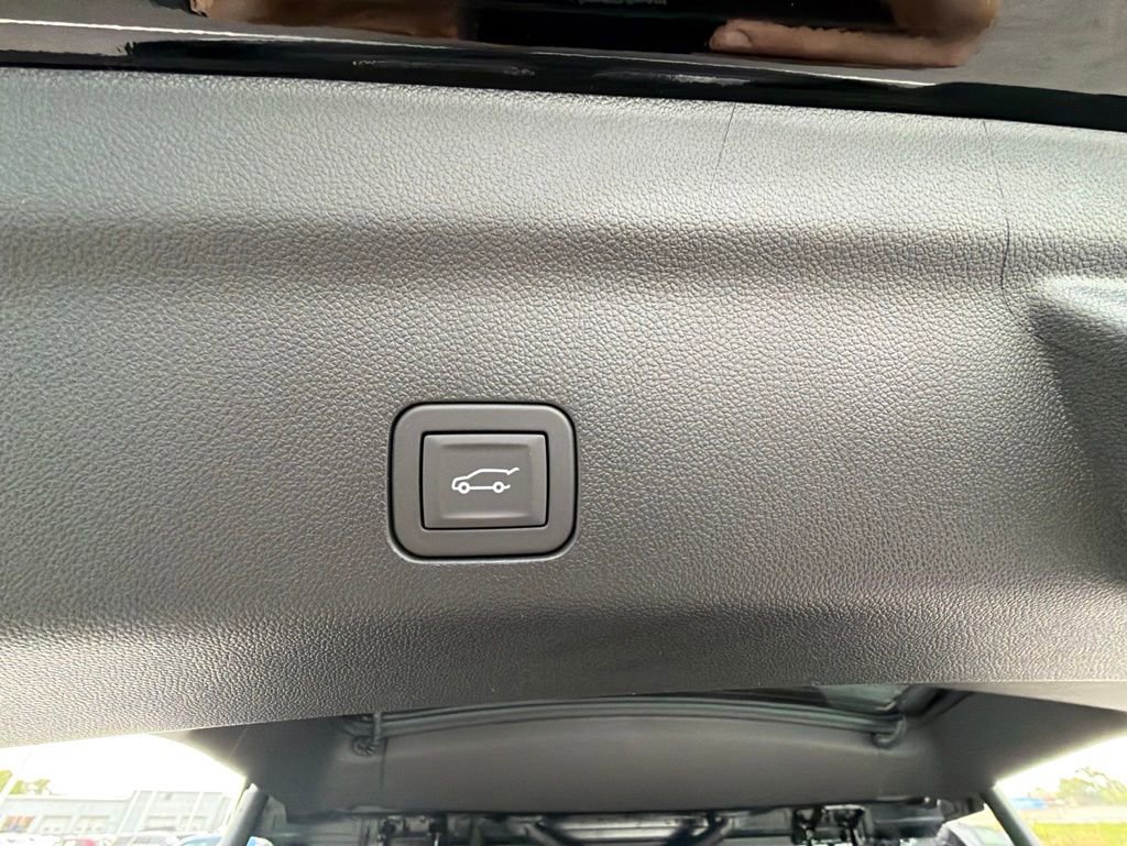 New 2026 Chevrolet Suburban High Country AWD/4WD image 15