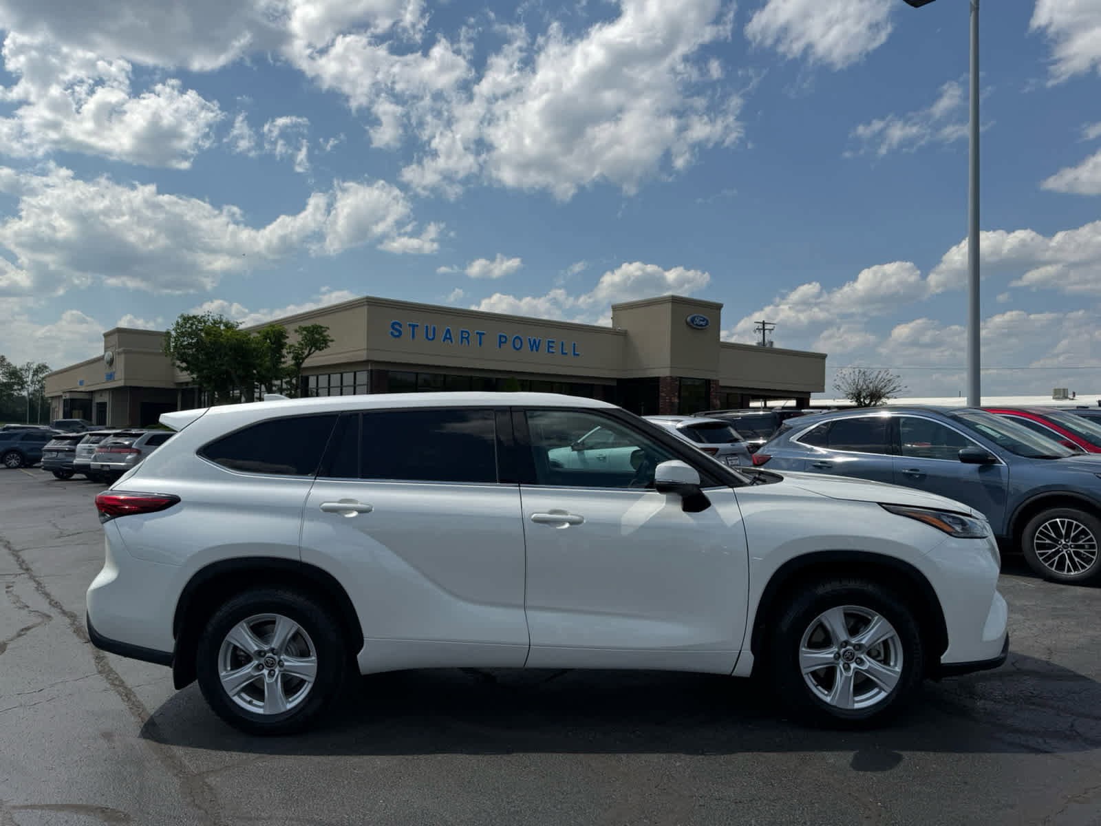 Used 2020 Toyota Highlander LE AWD/4WD image 20