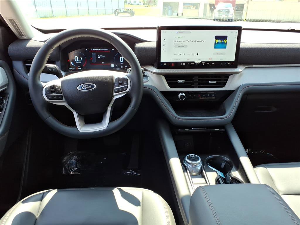 Used 2025 Ford Explorer Active w/ Active Comfort Package AWD/4WD image 16