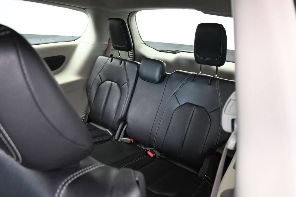 Used 2022 Chrysler Pacifica Touring-L FWD image 36