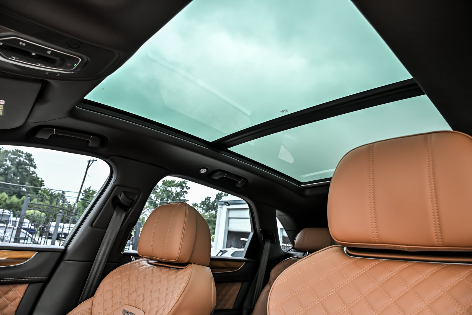 Used 2022 Bentley Bentayga AWD/4WD image 23