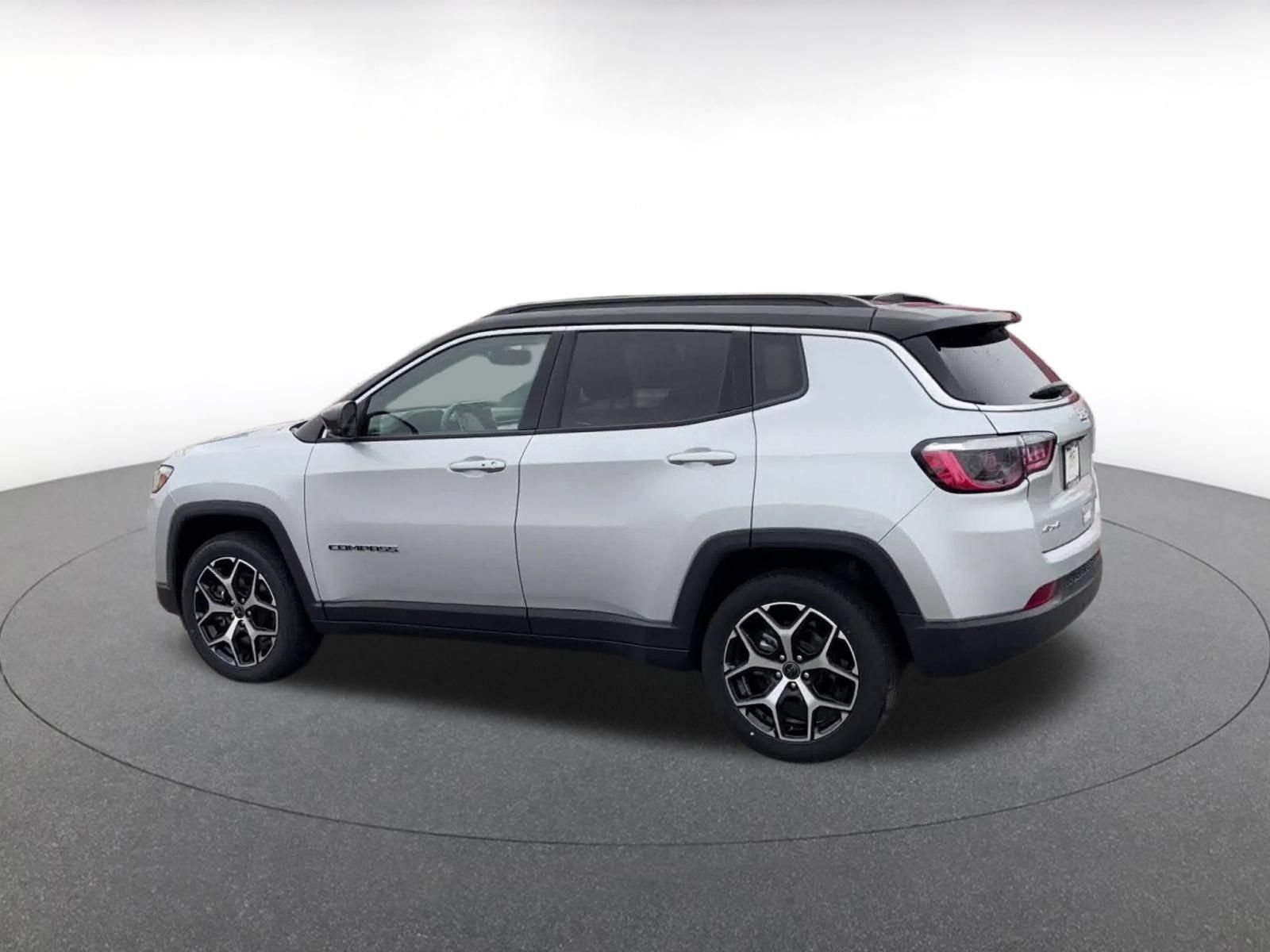 Used 2025 Jeep Compass Limited AWD/4WD image 10