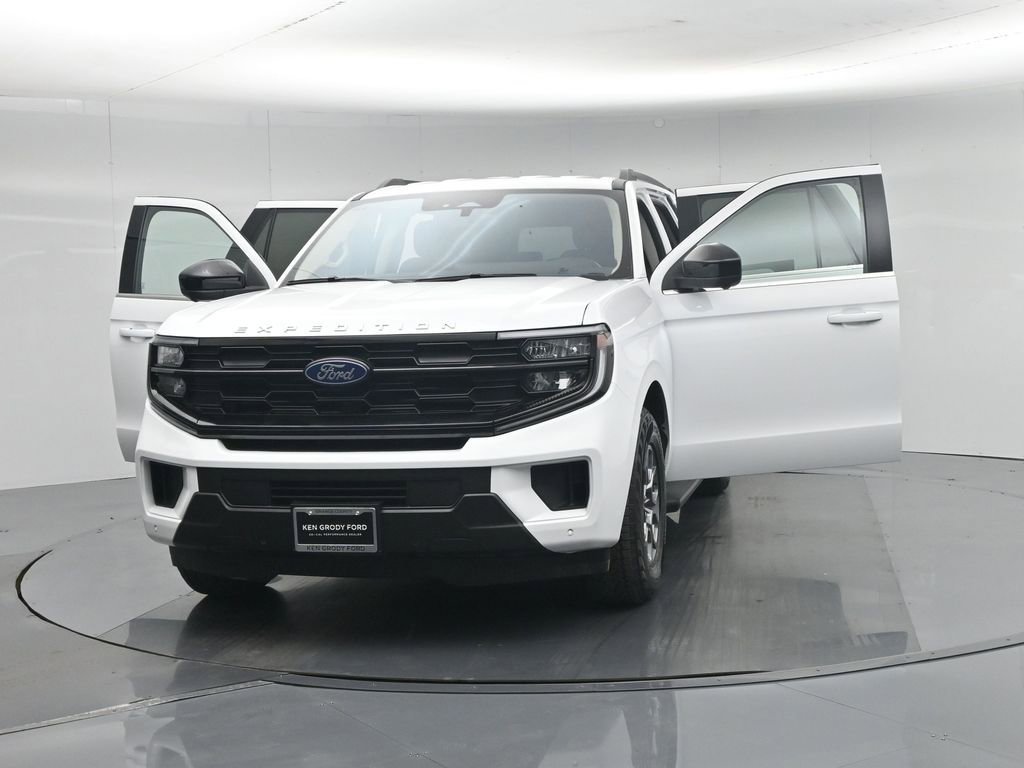 Used 2025 Ford Expedition Active AWD/4WD image 36