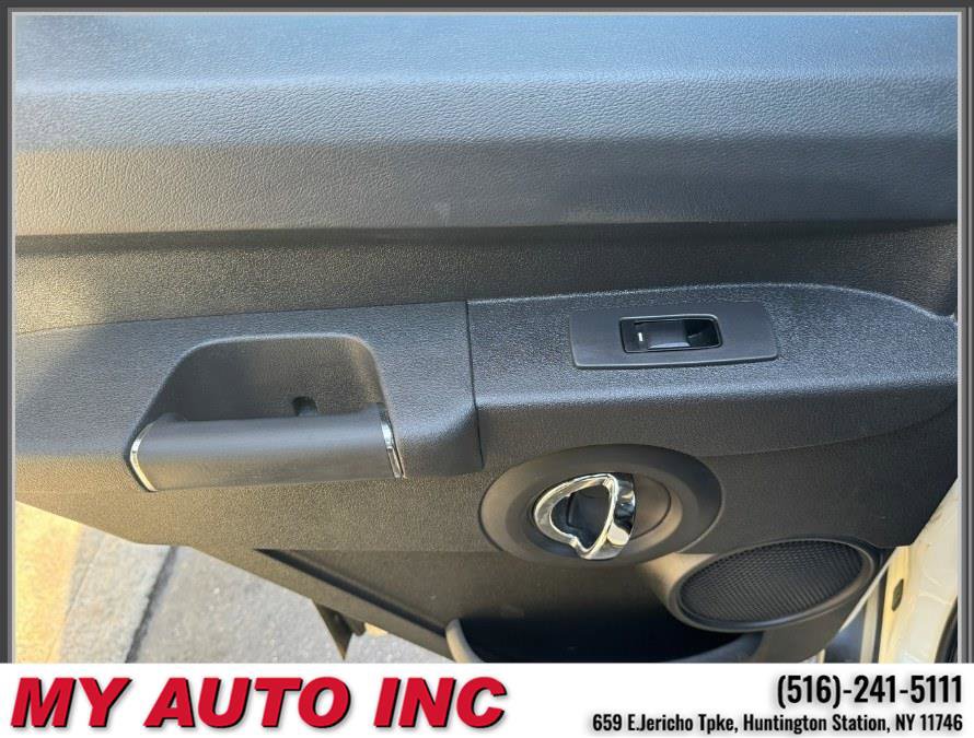 Used 2010 Jeep Commander Sport w/ Sun/Sound Group image 36