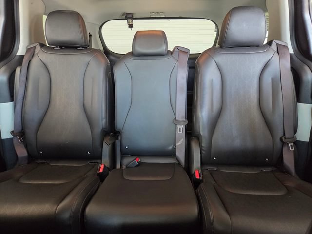 Used 2024 Kia Carnival LX FWD image 11