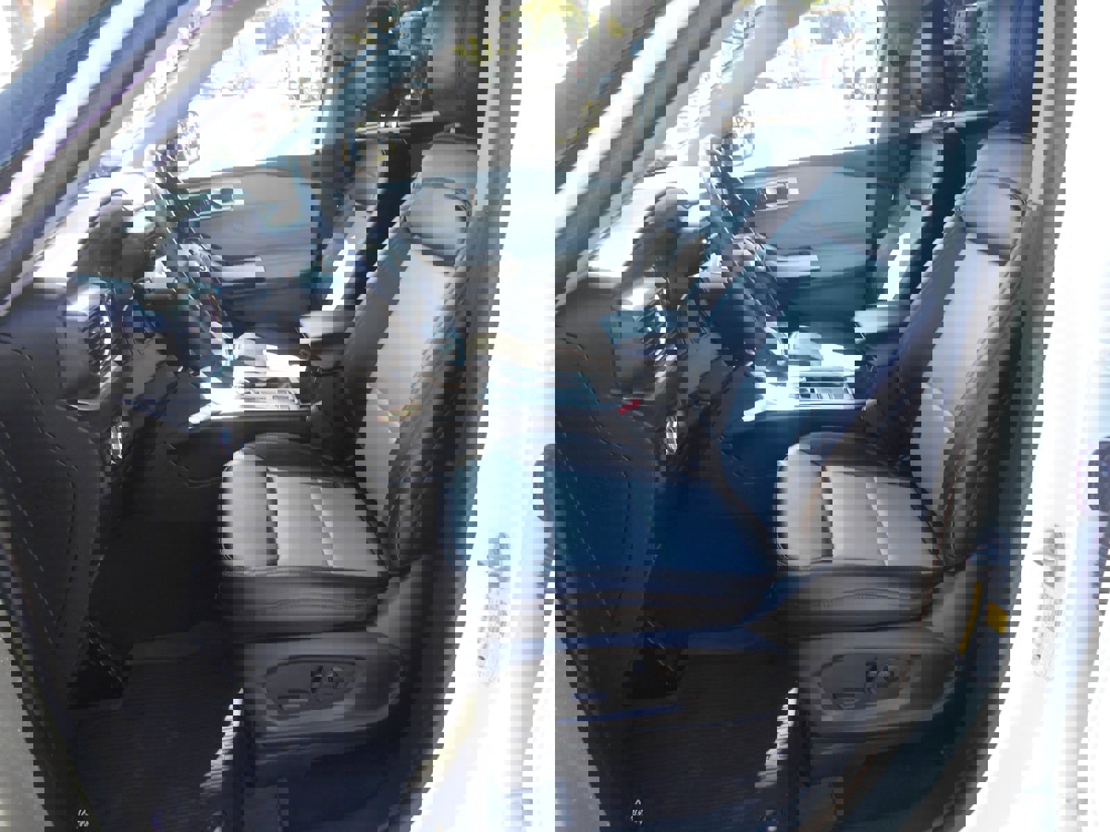 Used 2023 Ford Explorer XLT w/ Equipment Group 202A image 6