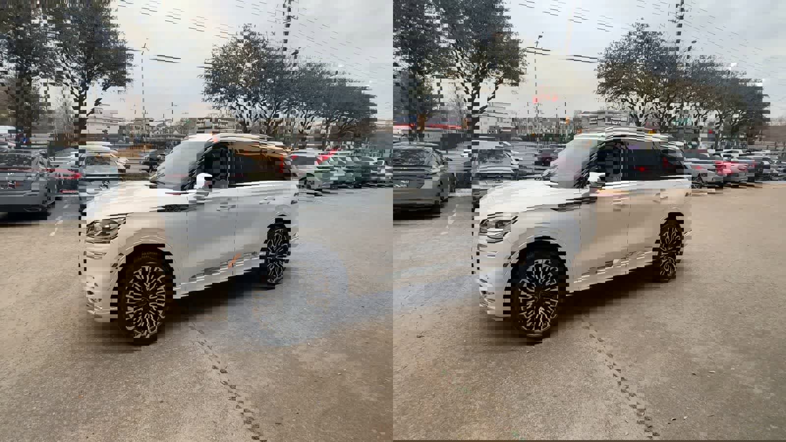 Used 2022 Lincoln Aviator Black Label w/ Dynamic Handling Package image 4