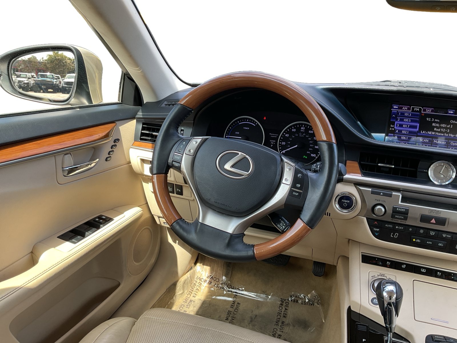 Used 2014 Lexus ES 300h FWD image 9