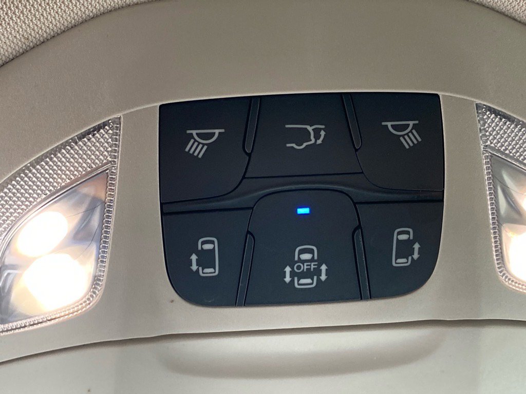 Used 2023 Chrysler Pacifica Limited image 17