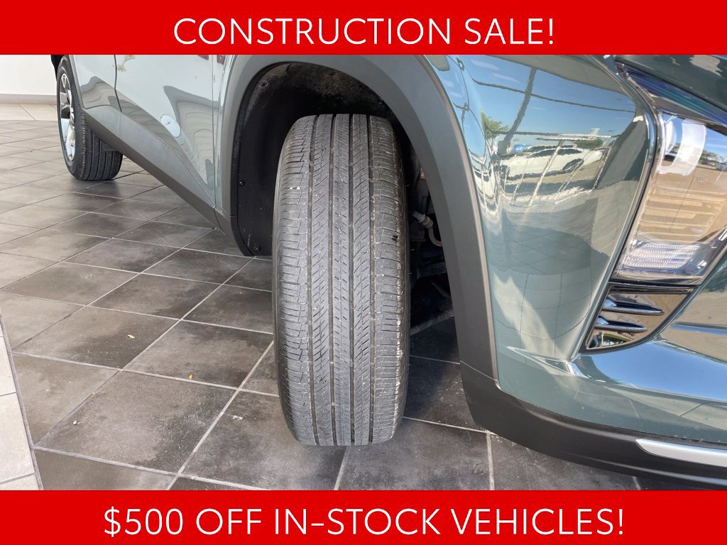 Used 2025 Chevrolet Trax LT FWD image 16